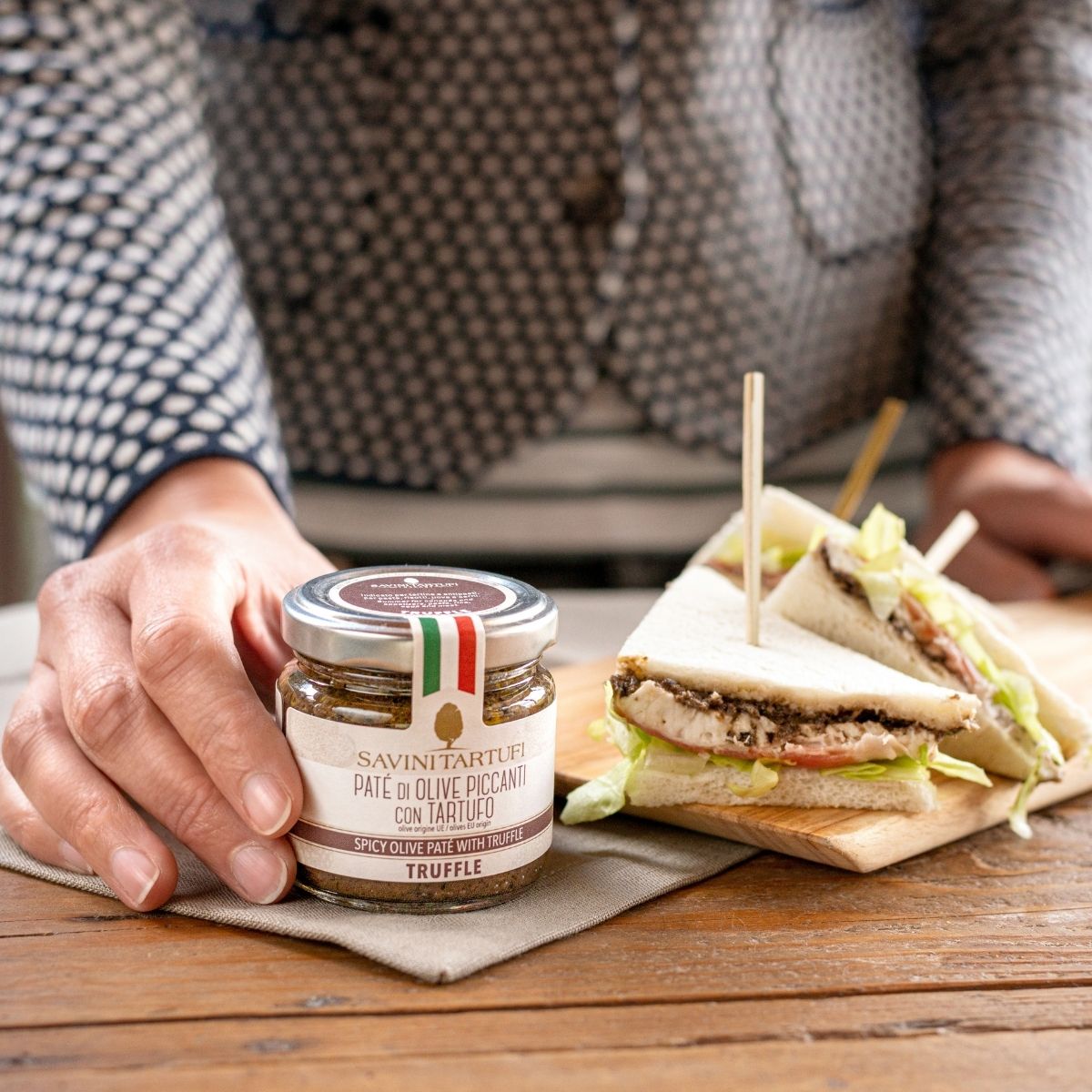 Pate' di olive piccanti con tartufo - immagine 2