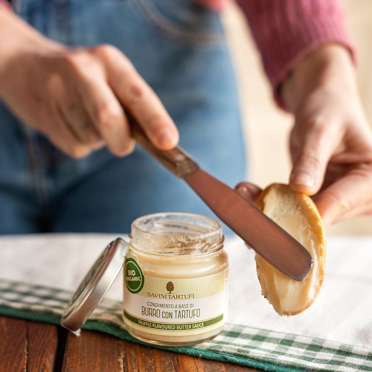 Condimento biologico a base di burro con tartufo